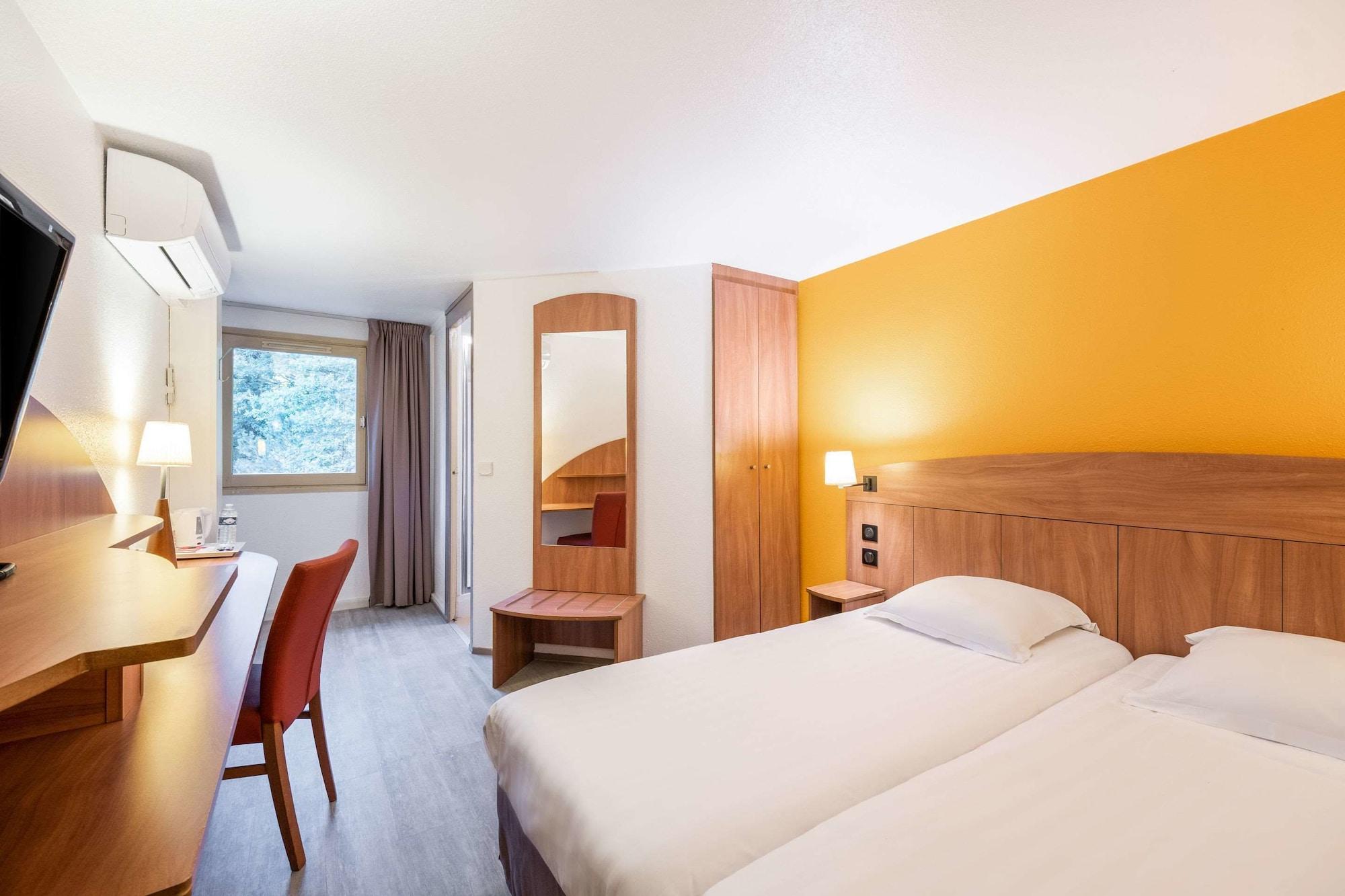 Comfort Hotel Grenoble Meylan Exterior foto